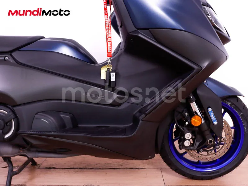 Yamaha TMAX - Vista 23