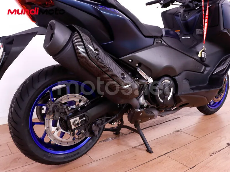 Yamaha TMAX - Vista 4