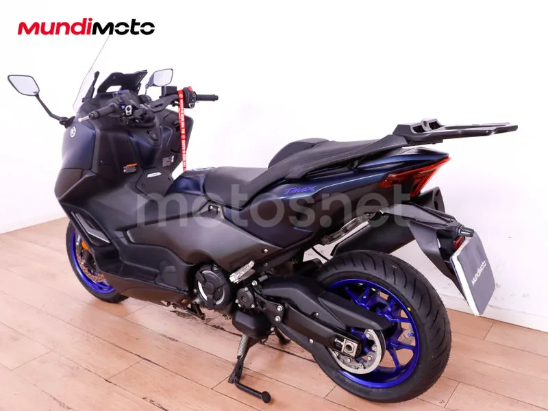 Yamaha TMAX - Vista 8