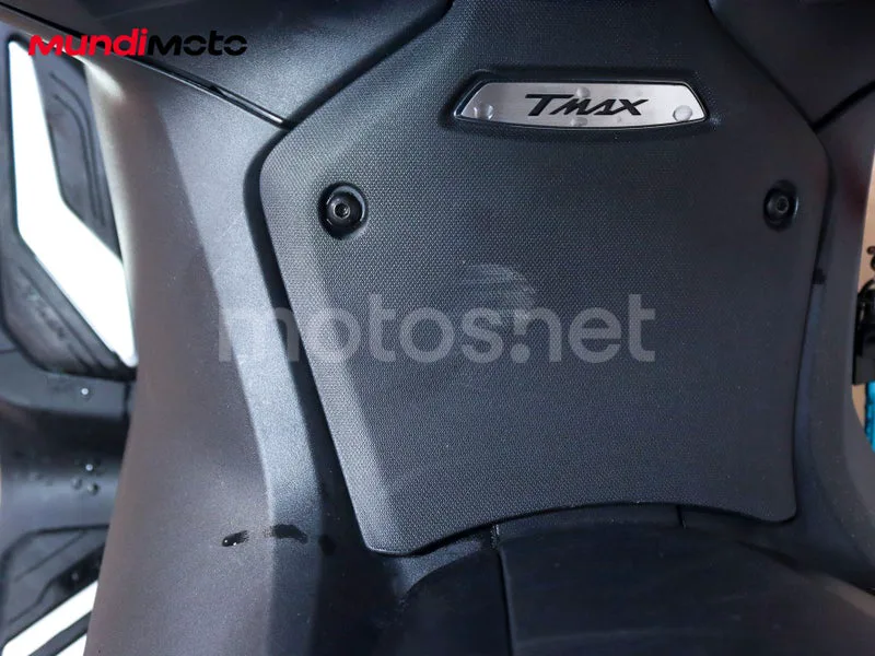 Yamaha TMAX - Vista 13