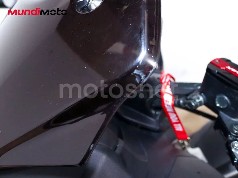 Yamaha TMAX - Vista 15