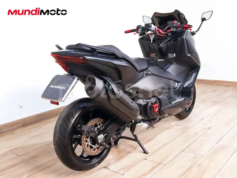 Yamaha TMAX - Vista 3
