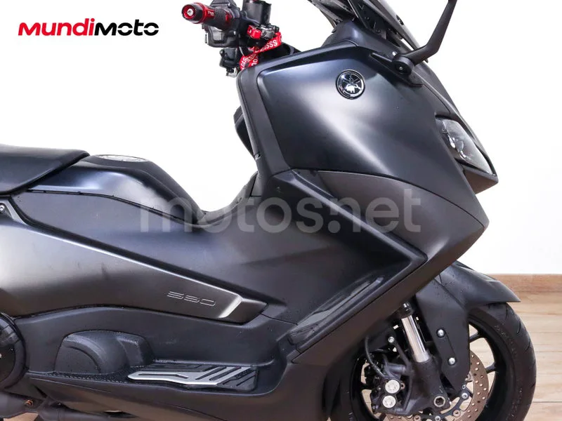 Yamaha TMAX - Vista 22