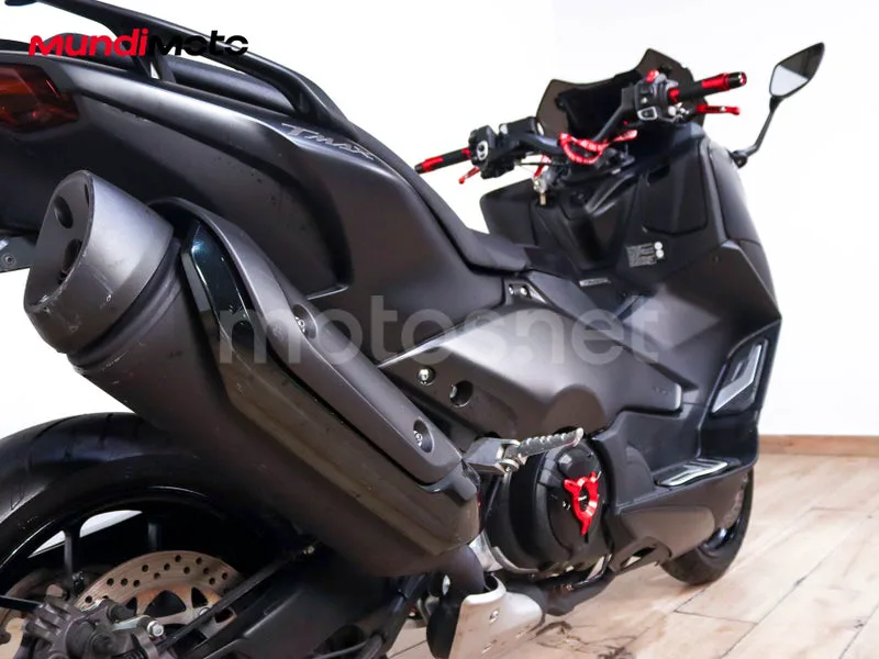Yamaha TMAX - Vista 4