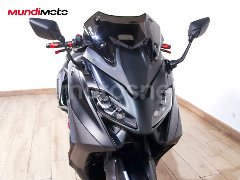 Yamaha TMAX - Vista 5