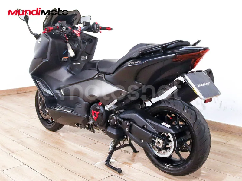 Yamaha TMAX - Vista 8