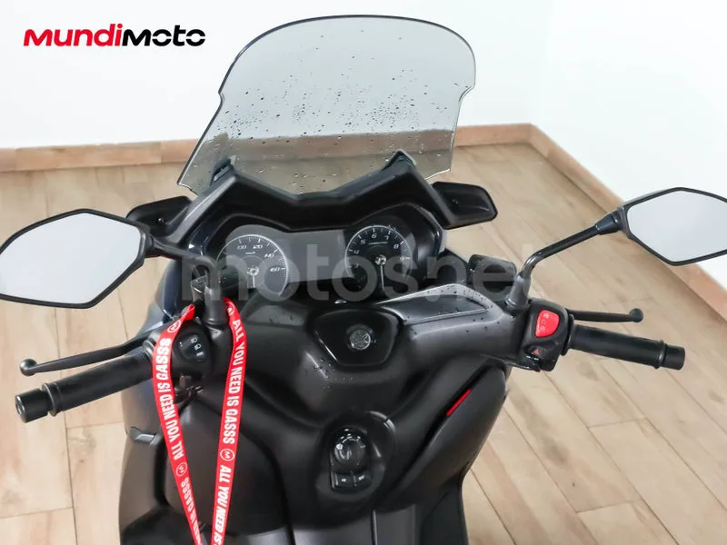Yamaha XMAX 300 - Vista 11