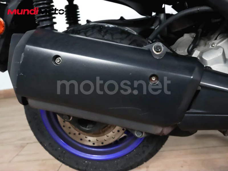 Yamaha XMAX 300 - Vista 16