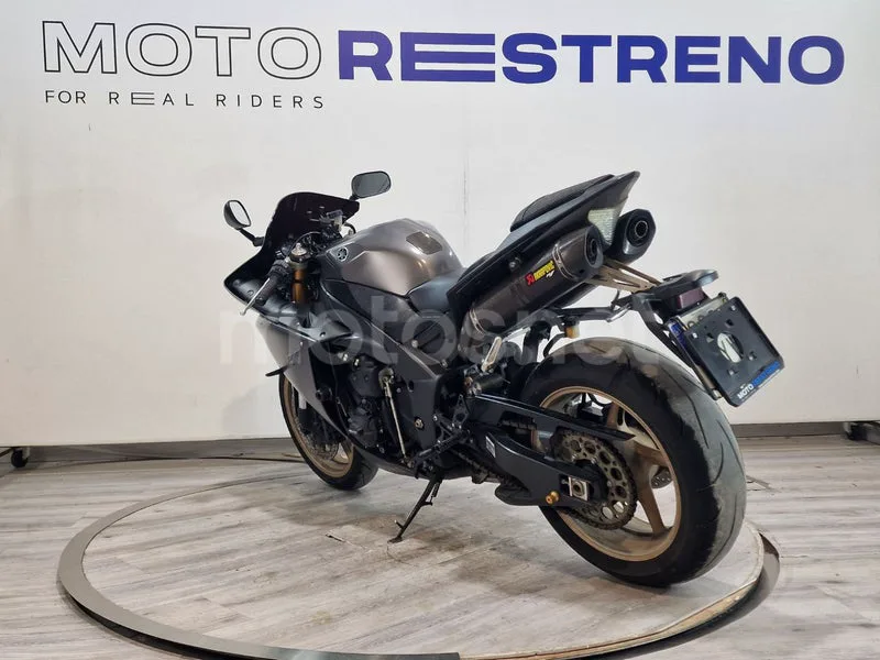 Yamaha YZF-R1 - Vista 3