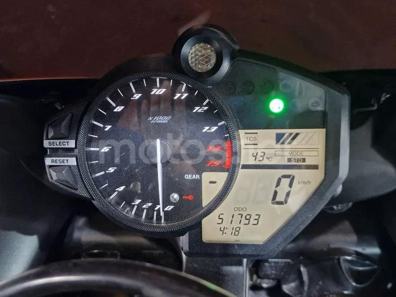 Yamaha YZF-R1 - Vista 9