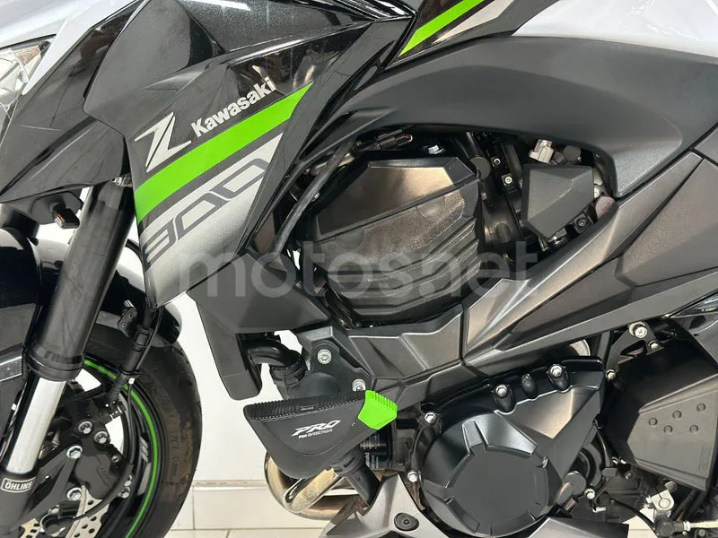 Kawasaki Z800 - Vista 16