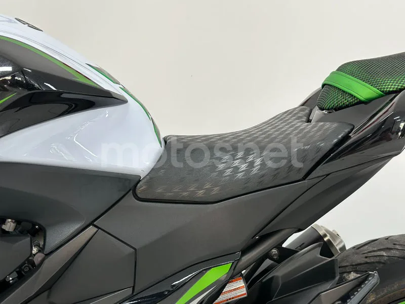 Kawasaki Z800 - Vista 18