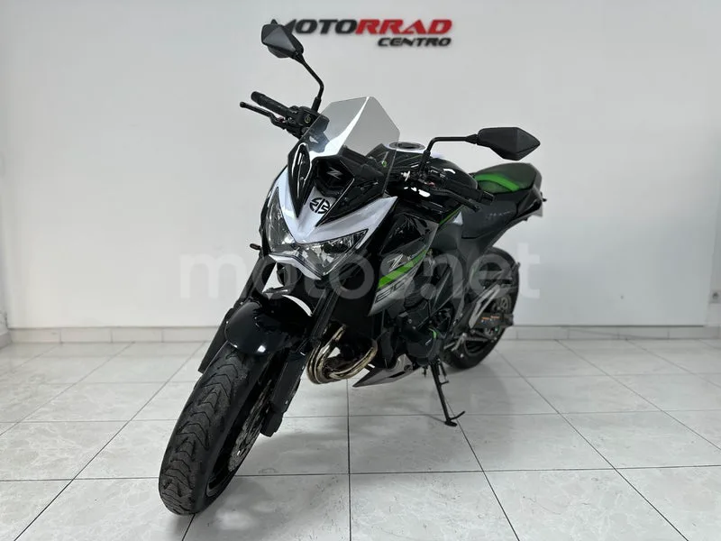 Kawasaki Z800 - Vista 3