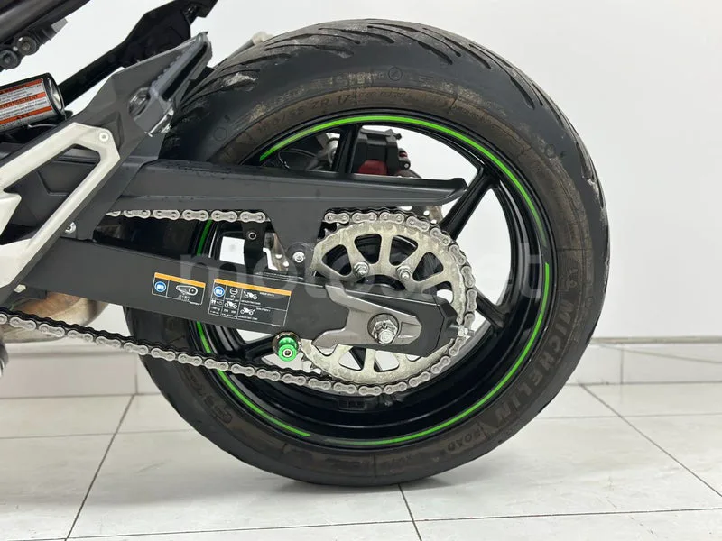 Kawasaki Z800 - Vista 21