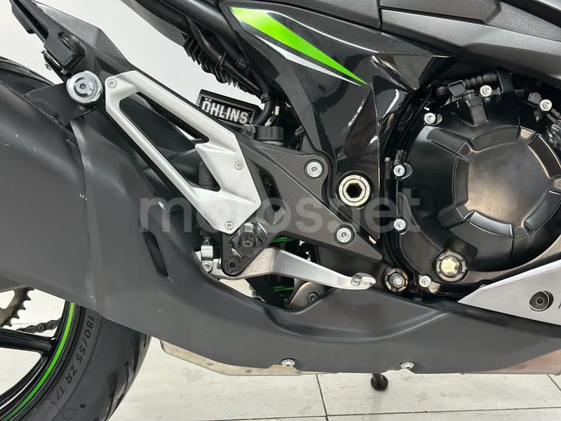Kawasaki Z800 - Vista 24