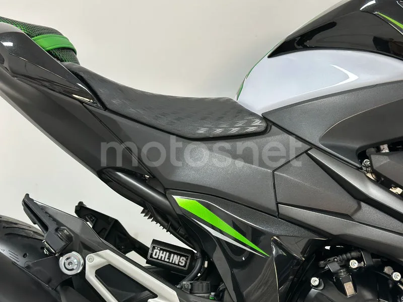 Kawasaki Z800 - Vista 25