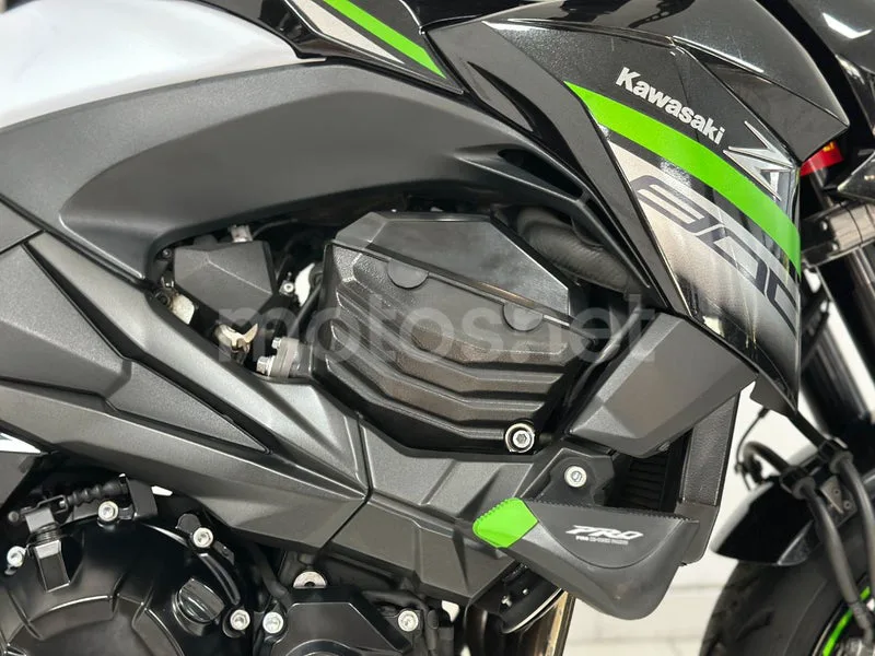 Kawasaki Z800 - Vista 27