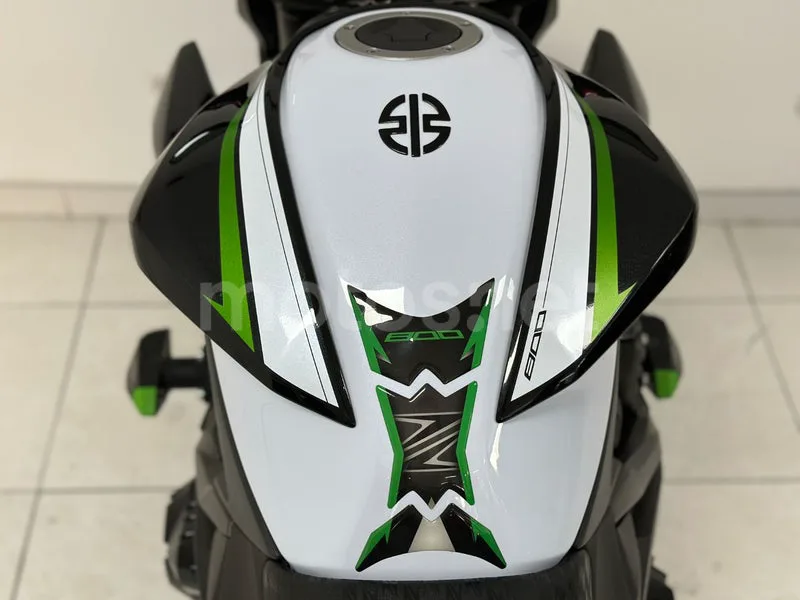 Kawasaki Z800 - Vista 8