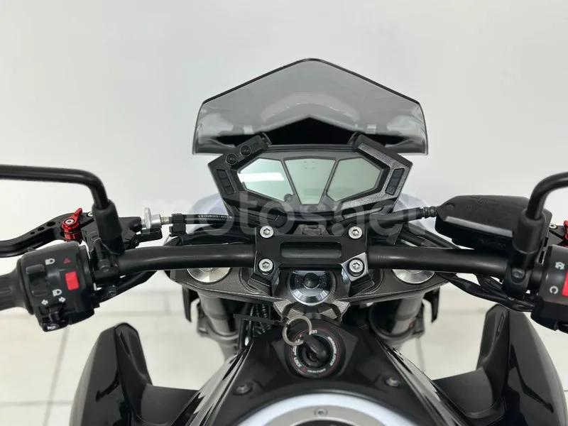 Kawasaki Z800 - Vista 10