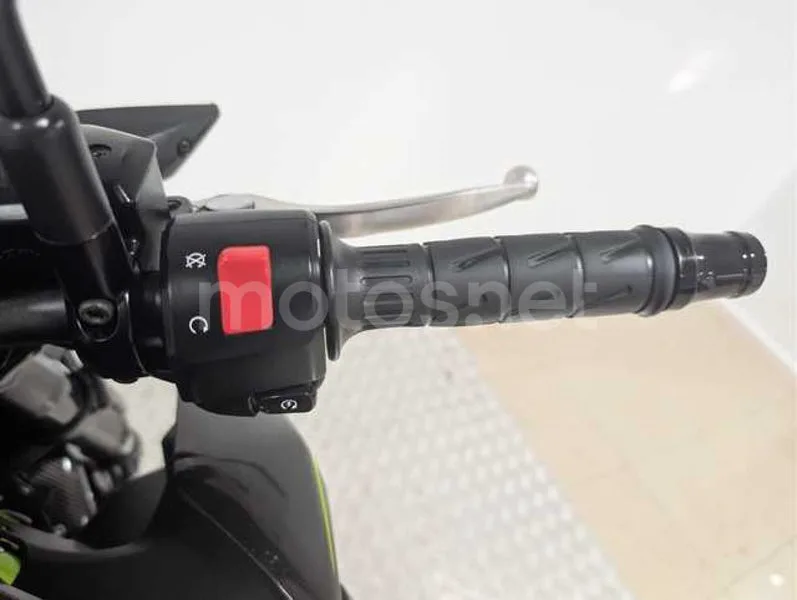 Kawasaki Z900 - Vista 11