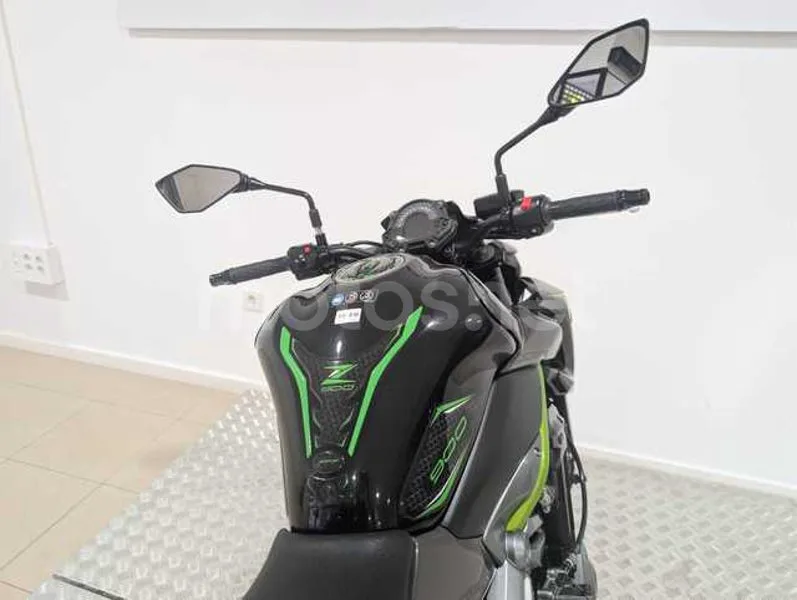 Kawasaki Z900 - Vista 14