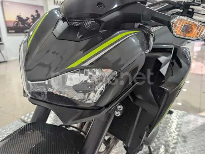 Kawasaki Z900 - Vista 16