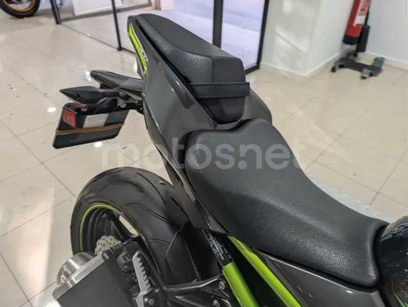 Kawasaki Z900 - Vista 17