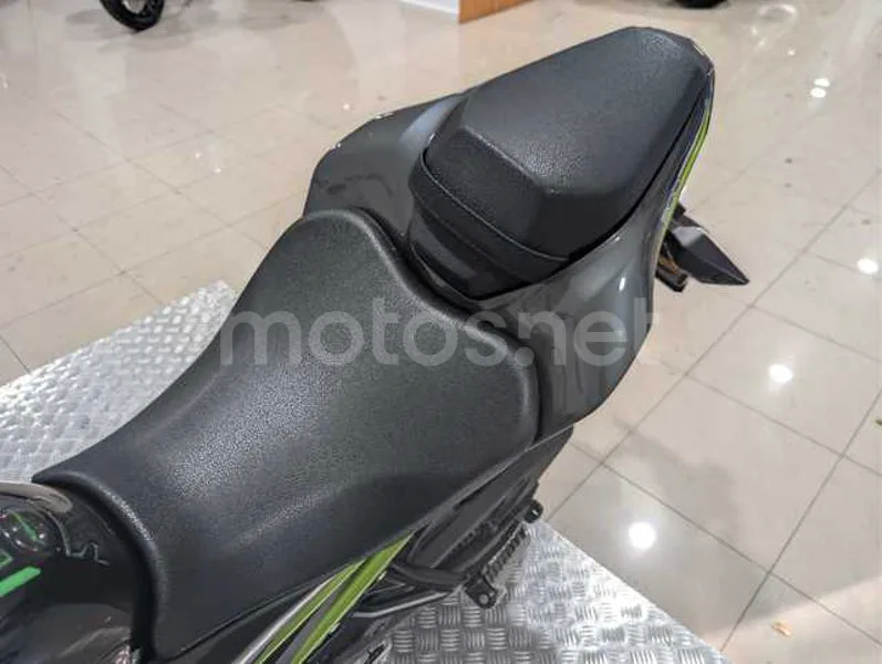 Kawasaki Z900 - Vista 19