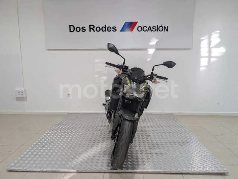 Kawasaki Z900 - Vista 3
