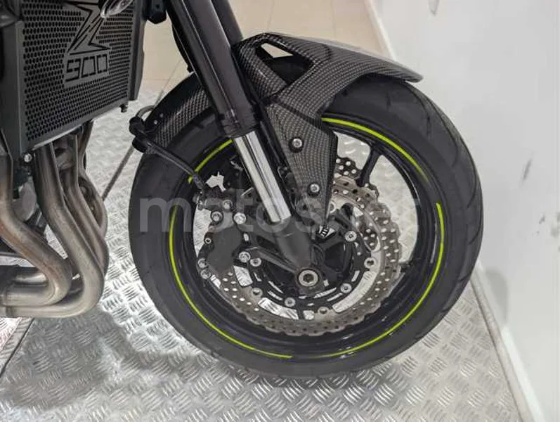 Kawasaki Z900 - Vista 23