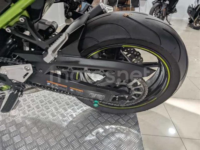 Kawasaki Z900 - Vista 25