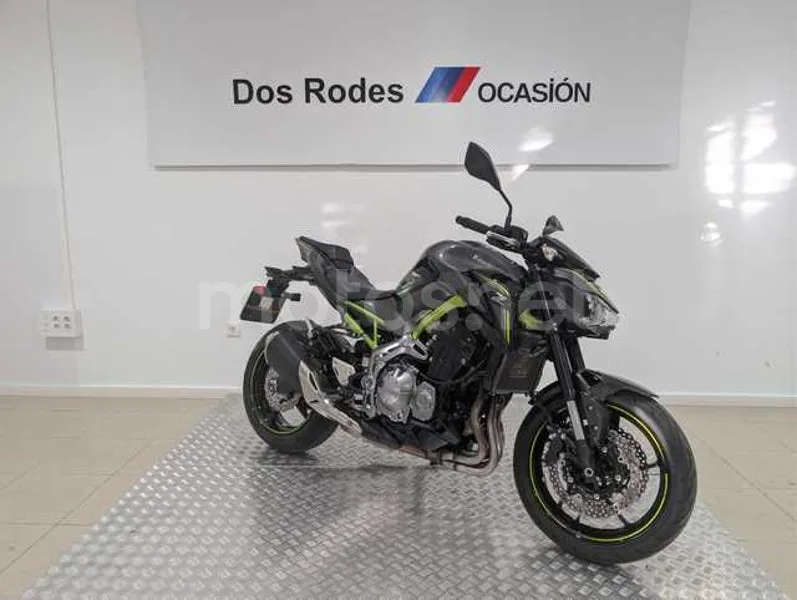 Kawasaki Z900 - Vista 4