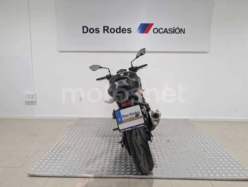 Kawasaki Z900 - Vista 8