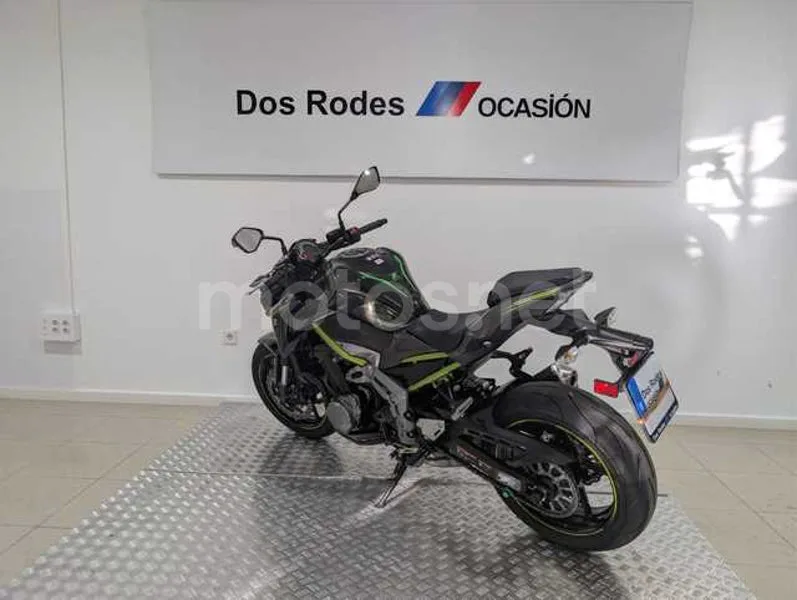 Kawasaki Z900 - Vista 9