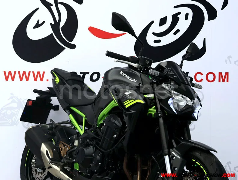 Kawasaki Z900 - Vista 4