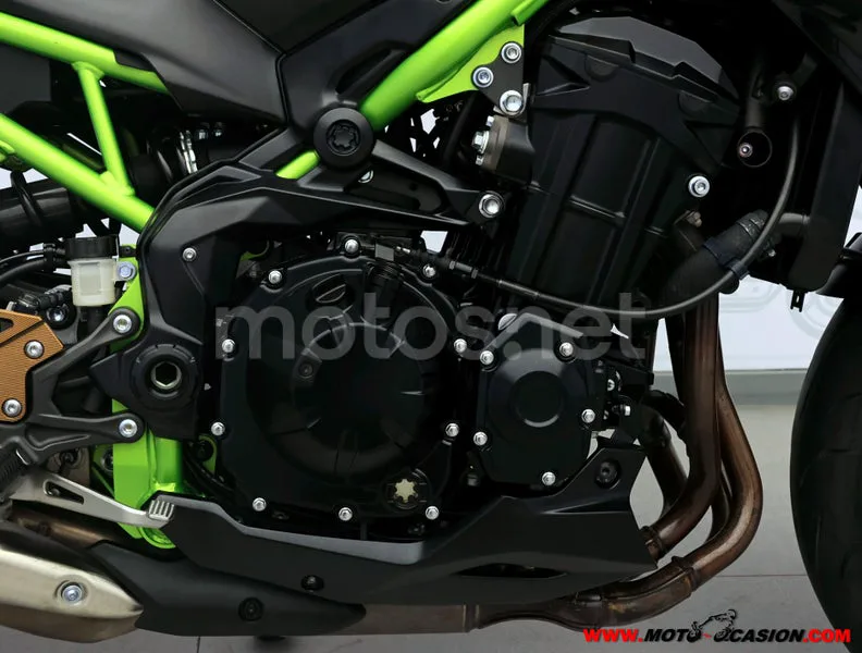 Kawasaki Z900 - Vista 5