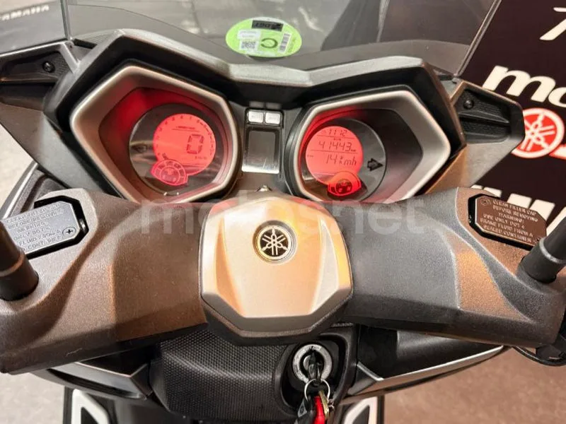 Yamaha XMAX 250 - Vista 11