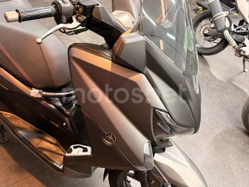 Yamaha XMAX 250 - Vista 13