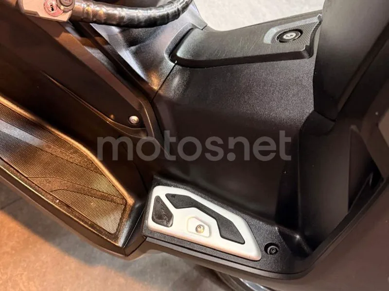 Yamaha XMAX 250 - Vista 14
