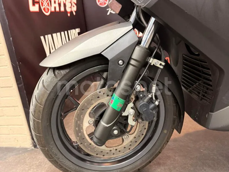 Yamaha XMAX 250 - Vista 17