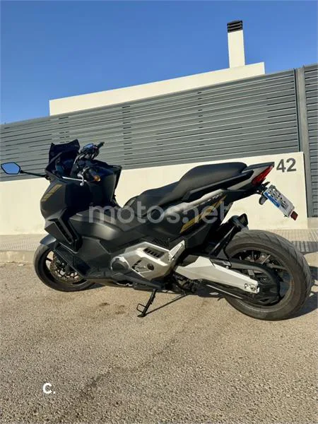 Honda Forza 750 - Vista 4