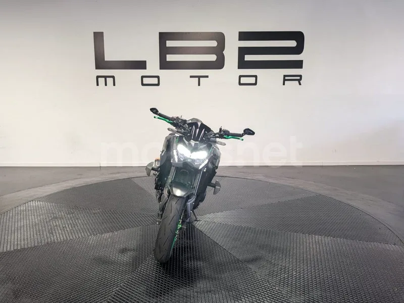 Kawasaki Z900 - Vista 11