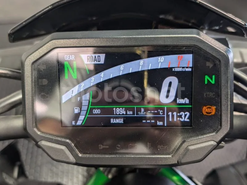 Kawasaki Z900 - Vista 12