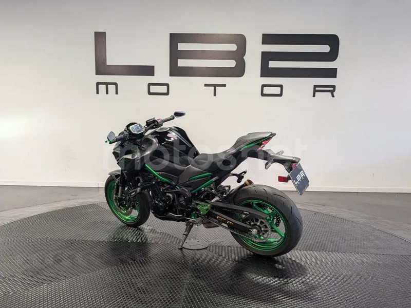 Kawasaki Z900 - Vista 3
