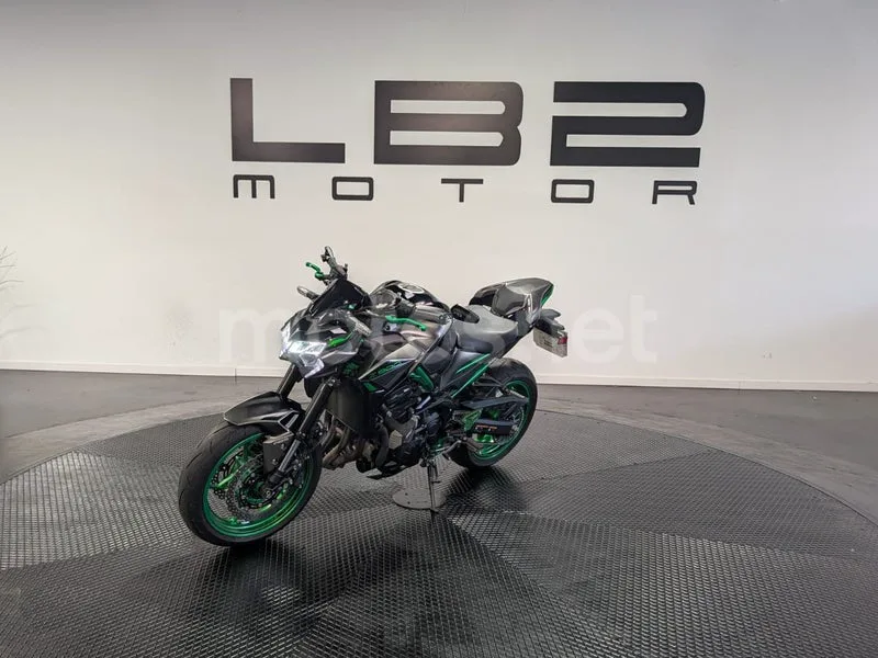 Kawasaki Z900 - Vista 4