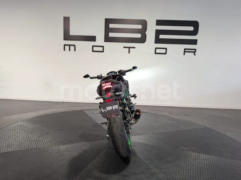Kawasaki Z900 - Vista 10