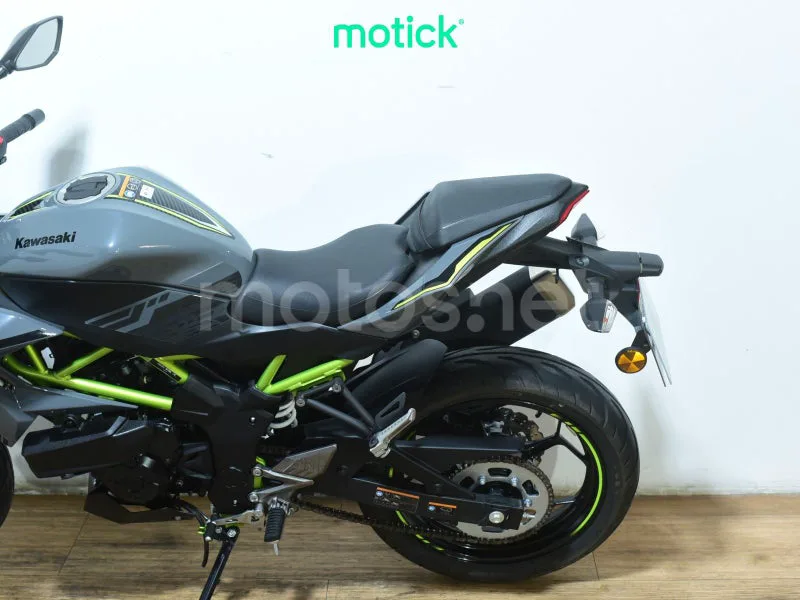 Kawasaki Z125 - Vista 9