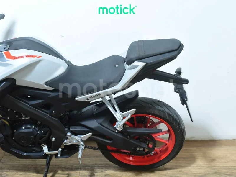 Yamaha MT-125 - Vista 9
