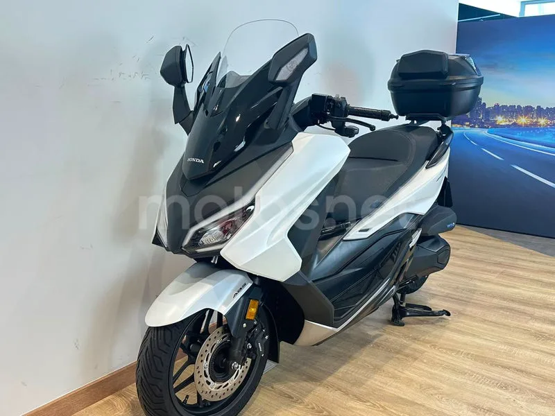 Honda Forza 350 - Vista 4