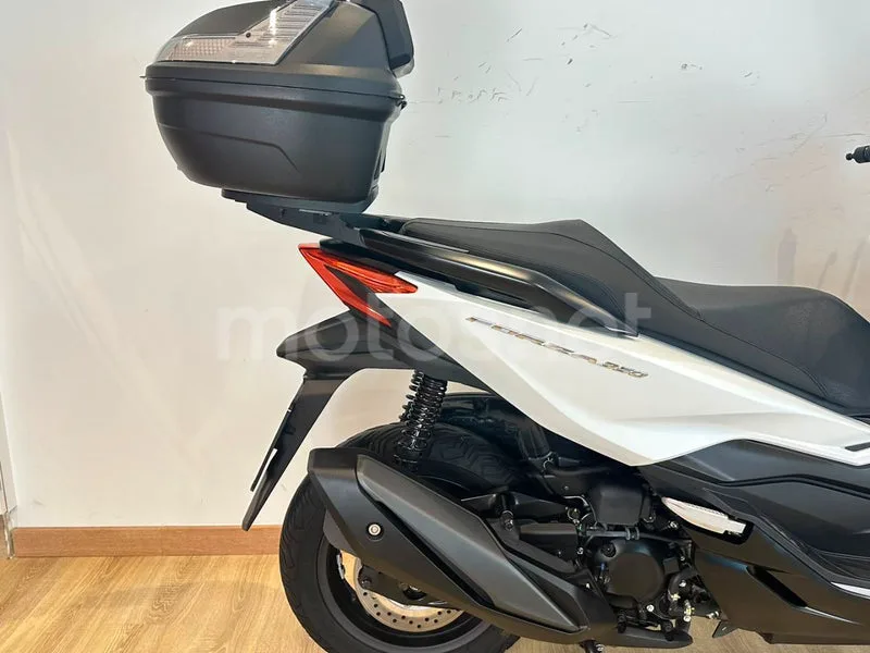 Honda Forza 350 - Vista 6